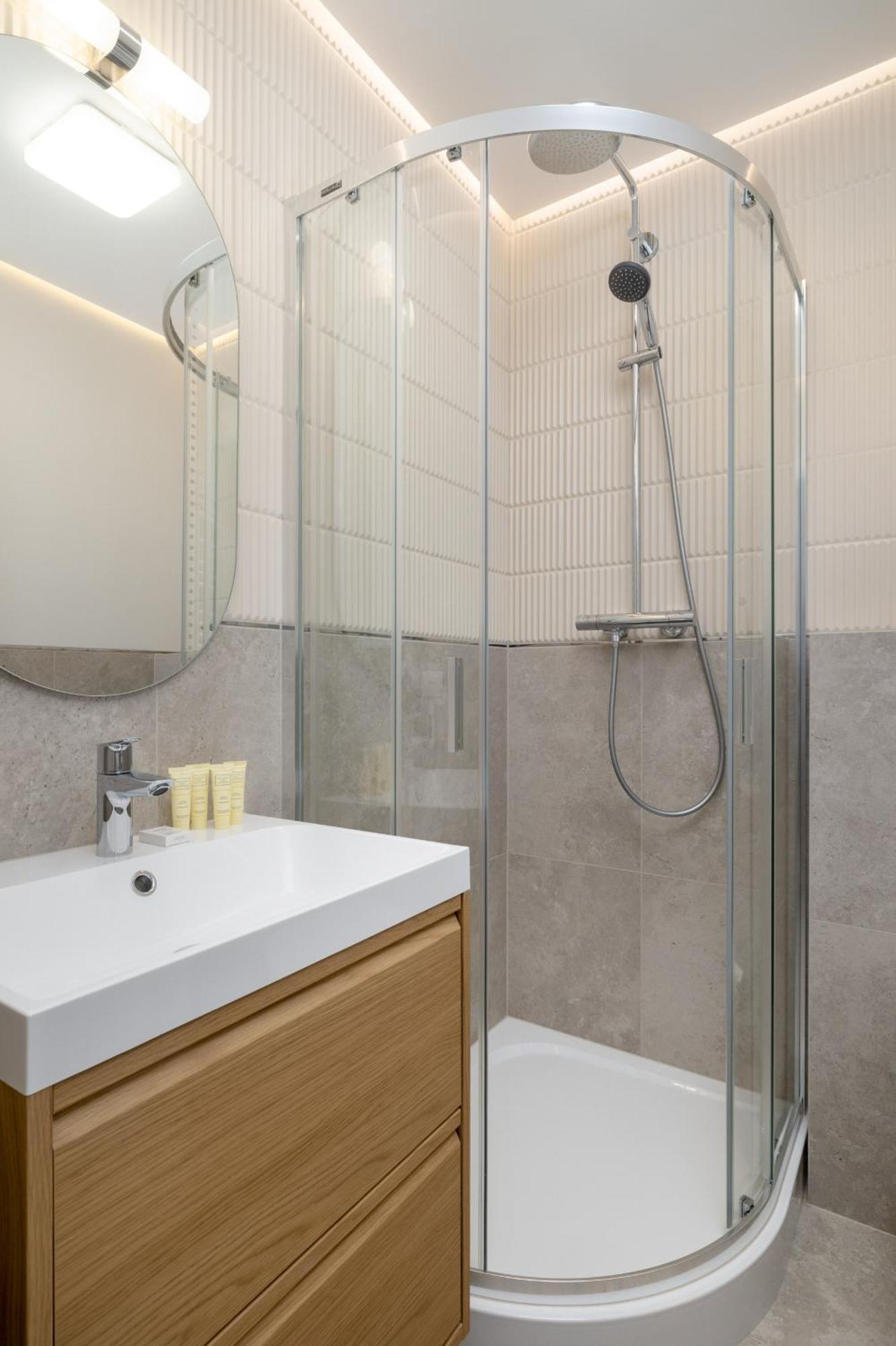 W Centrum Katowic Z Klimatyzacja By Renters Appartamento *